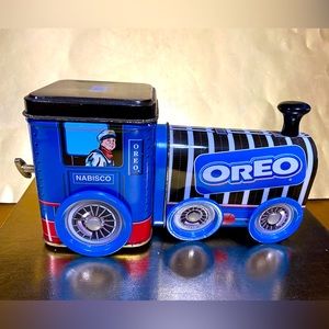 OREO TIN TRAIN VTG 1997 KEY & MUSIC BOX INSIDE PLAYS IT’S A SMALL WORLD NABISCO